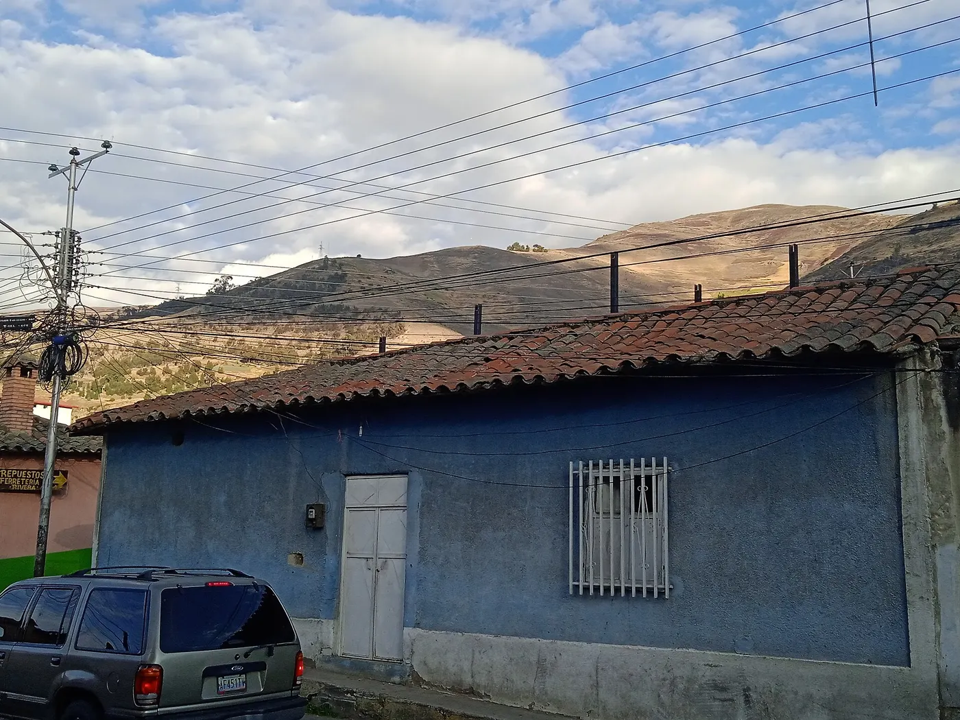 Plaza de pueblo andino colonial